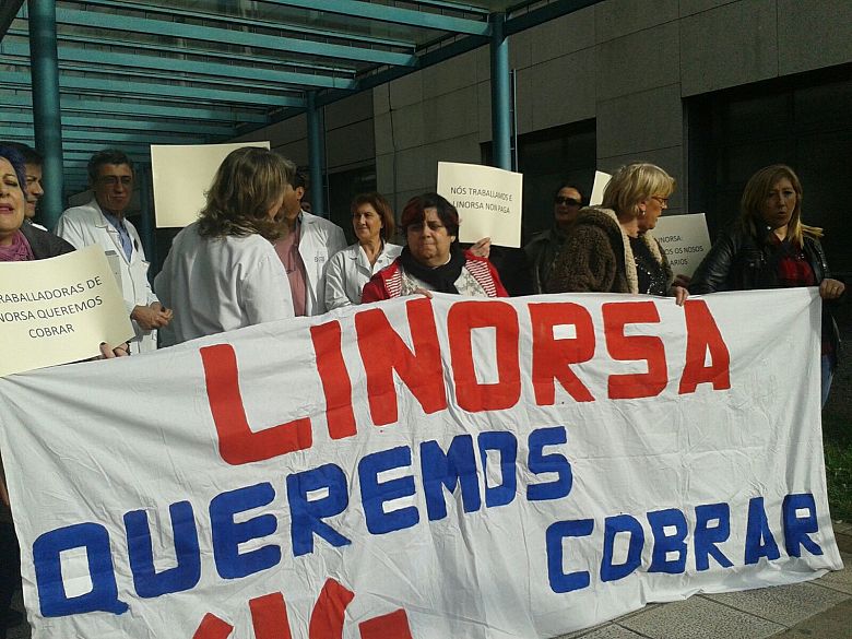 2016 01 26 ProtestaImpagosLinorsaAmbulatorioVilagarcia03.jpg